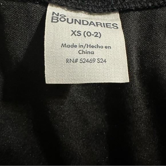 No Boundaries Black Smocked Puff Sleeve Blouse - Picture 4 of 4